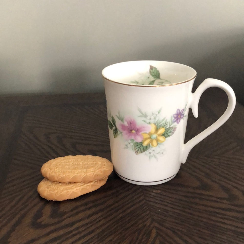 Gold rimmed Tall mug